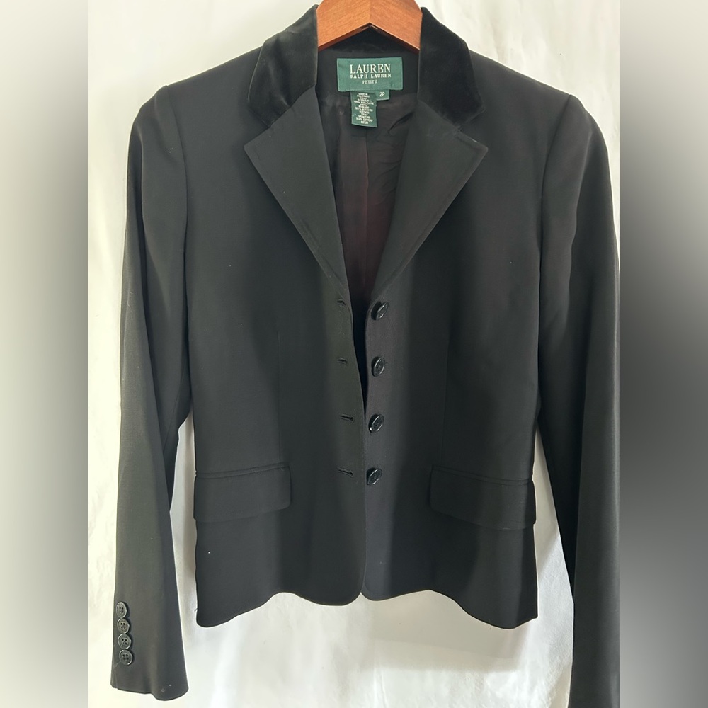 Lauren Ralph Lauren Women’s Black Blazer with velvet collar size 2P